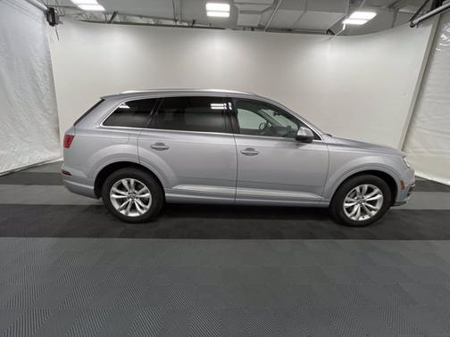 Photo 5 of 20 of 2019 Audi Q7 3.0T Premium