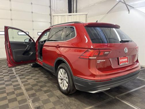 Photo 3 of 19 of 2019 Volkswagen Tiguan 2.0T SE 4Motion