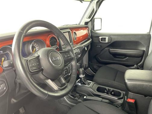 Photo 2 of 18 of 2018 Jeep Wrangler Unlimited Sport
