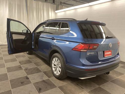 Photo 3 of 19 of 2019 Volkswagen Tiguan SE