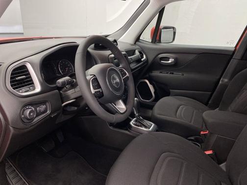 Photo 2 of 18 of 2020 Jeep Renegade Latitude