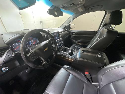 Photo 2 of 18 of 2019 Chevrolet Tahoe LT