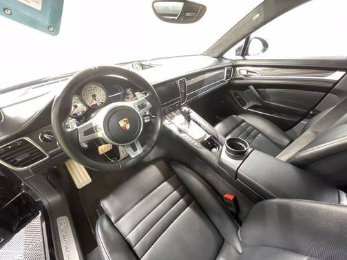 Photo 2 of 18 of 2015 Porsche Panamera GTS