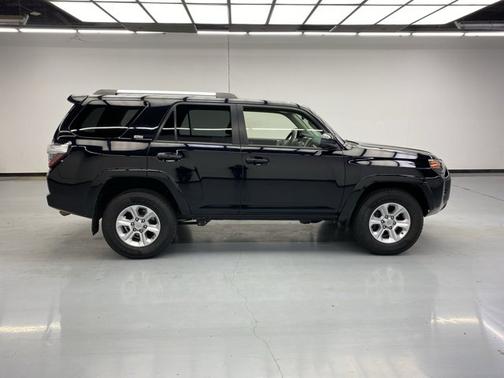 Photo 5 of 18 of 2019 Toyota 4Runner SR5