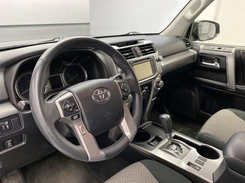 Photo 2 of 18 of 2019 Toyota 4Runner SR5