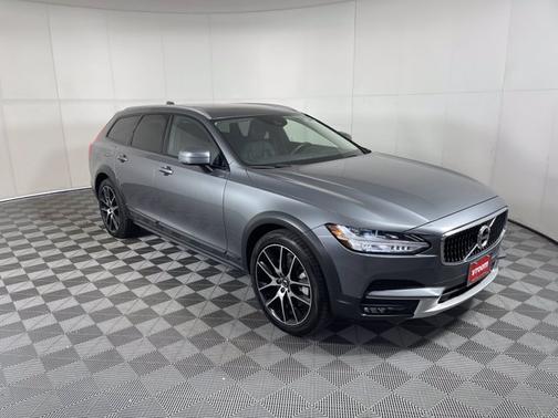 Photo 5 of 19 of 2020 Volvo V90 Cross Country T6