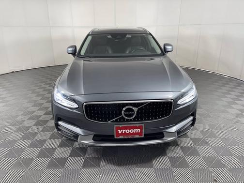 Photo 4 of 19 of 2020 Volvo V90 Cross Country T6