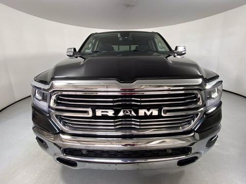 Photo 4 of 18 of 2019 RAM 1500 Laramie
