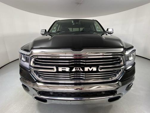 Photo 4 of 18 of 2019 RAM 1500 Laramie