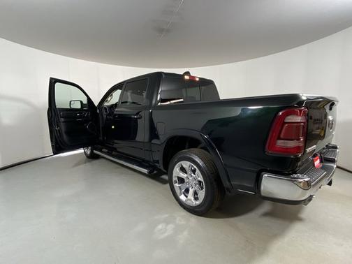 Photo 3 of 18 of 2019 RAM 1500 Laramie