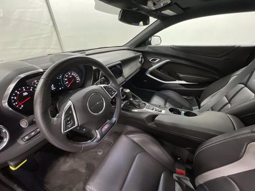 Photo 2 of 18 of 2018 Chevrolet Camaro 2SS