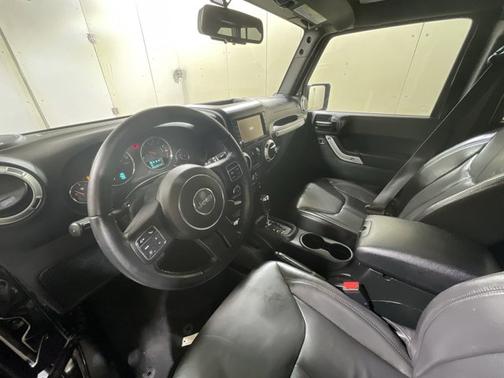 Photo 2 of 18 of 2017 Jeep Wrangler Unlimited Sahara