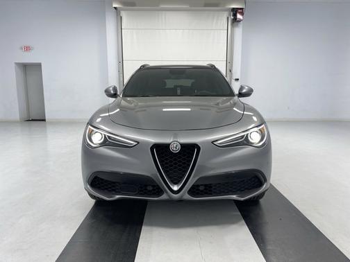 Photo 4 of 19 of 2018 Alfa Romeo Stelvio Ti Sport
