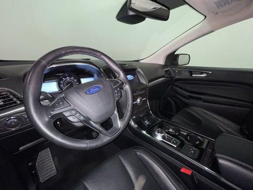 Photo 2 of 19 of 2019 Ford Edge Titanium