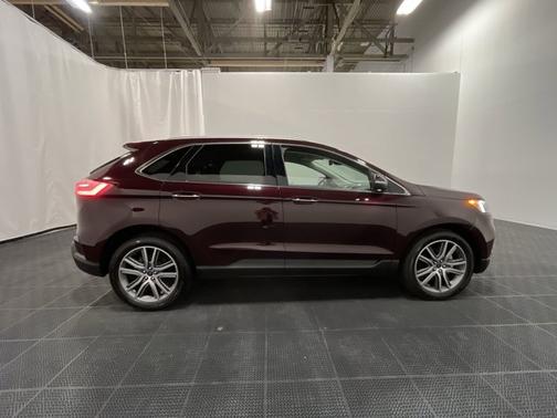 Photo 5 of 19 of 2019 Ford Edge Titanium
