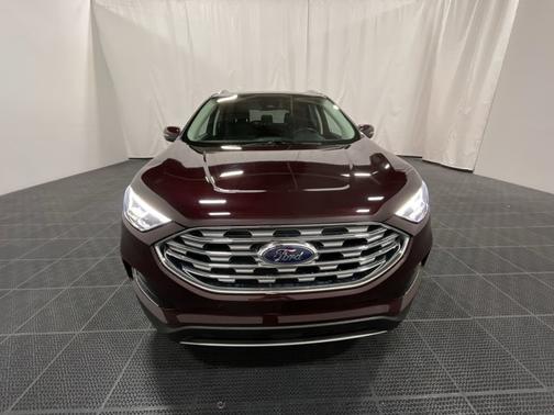 Photo 4 of 19 of 2019 Ford Edge Titanium