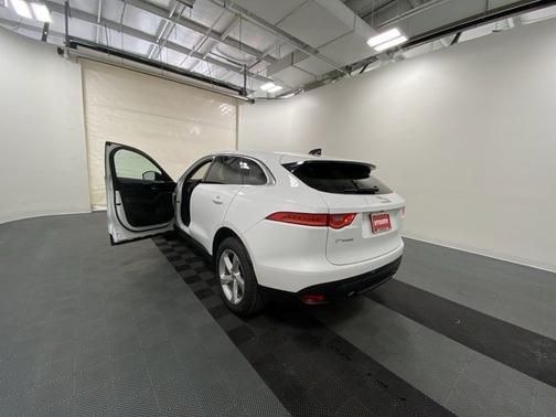 Photo 3 of 19 of 2020 Jaguar F-PACE 25t
