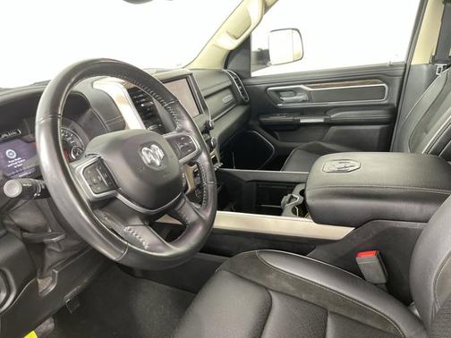 Photo 2 of 18 of 2020 RAM 1500 Laramie