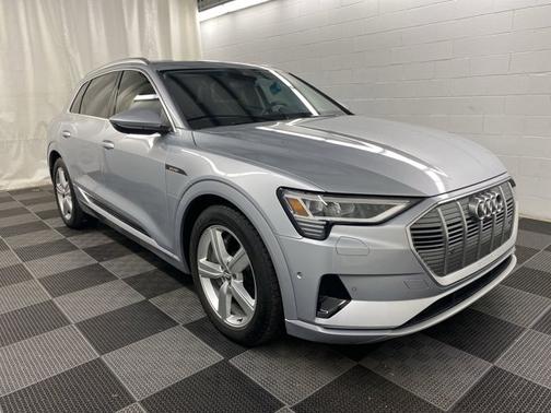 Photo 5 of 19 of 2019 Audi e-tron Premium Plus