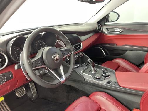 Photo 2 of 18 of 2018 Alfa Romeo Giulia Ti Sport