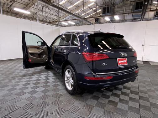Photo 3 of 19 of 2015 Audi Q5 2.0T Premium