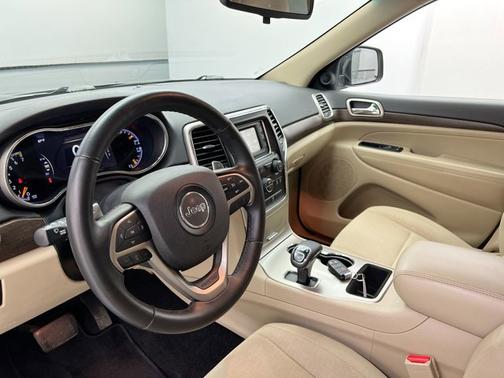 Photo 2 of 17 of 2015 Jeep Grand Cherokee Laredo