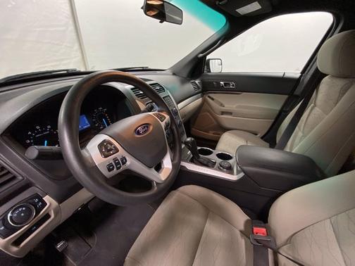 Photo 2 of 18 of 2014 Ford Explorer Base