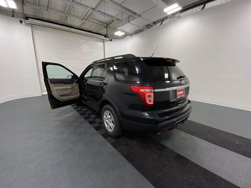 Photo 3 of 18 of 2014 Ford Explorer Base