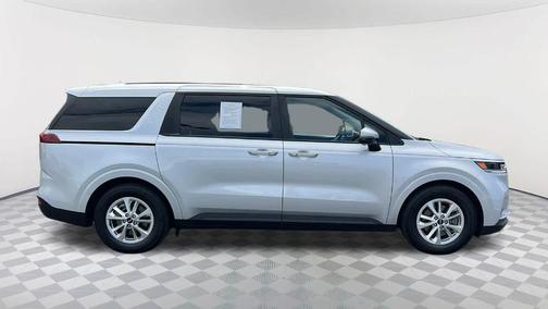 2023 Kia Carnival LX