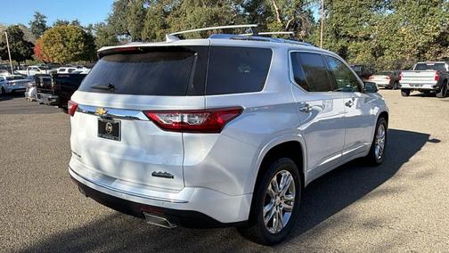 Iridescent Pearl Tricoat 2019 Chevrolet Traverse High Country