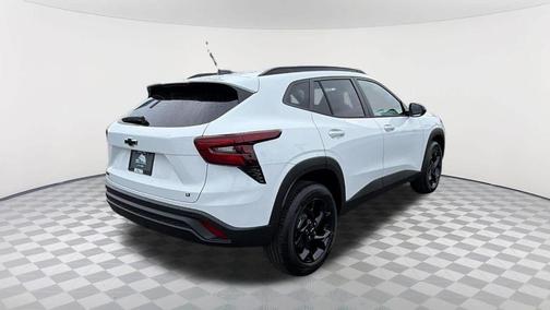 Summit White 2026 Chevrolet Trax LT