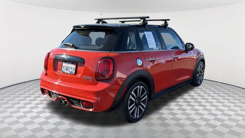 Solaris Orange Metallic 2019 MINI Hardtop Cooper S