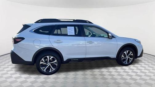 Crystal White Pearl 2022 Subaru Outback Limited XT