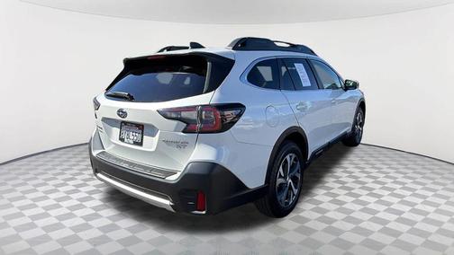 Crystal White Pearl 2022 Subaru Outback Limited XT