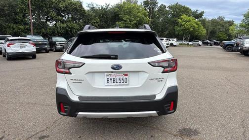 Crystal White Pearl 2022 Subaru Outback Limited XT