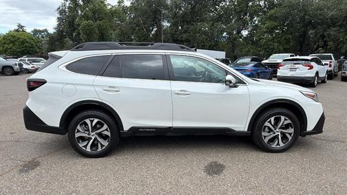 Crystal White Pearl 2022 Subaru Outback Limited XT