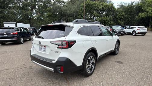 Crystal White Pearl 2022 Subaru Outback Limited XT