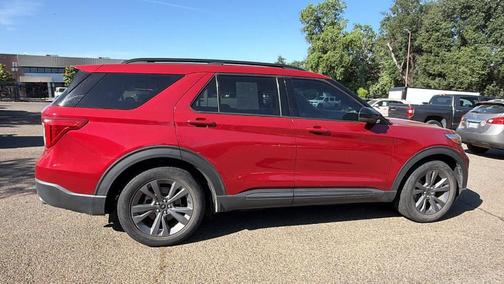 Rapid Red Metallic Tinted Clearcoat 2022 Ford Explorer XLT