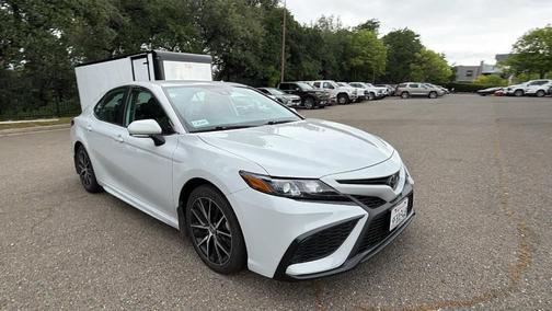 Ice Edge 2023 Toyota Camry SE