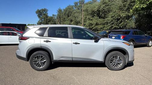 Brilliant Silver Metallic 2024 Nissan Rogue S