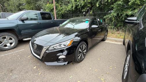 Black 2020 Nissan Altima 2.5 SV