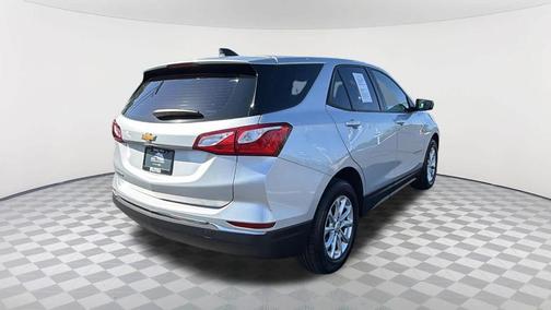 Silver Ice Metallic 2018 Chevrolet Equinox LS