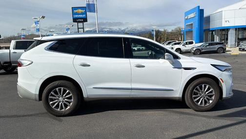 2022 Buick Enclave Essence