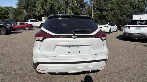 Aspen White / Super Black 2023 Nissan Kicks SV