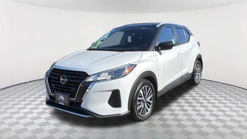 Aspen White / Super Black 2023 Nissan Kicks SV