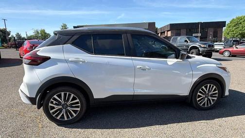 Aspen White / Super Black 2023 Nissan Kicks SV