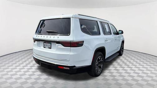 Bright White Clearcoat 2023 Jeep Wagoneer Series III