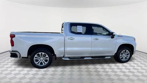 Iridescent Pearl Tricoat 2022 Chevrolet Silverado 1500 LTZ