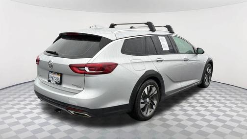2018 Buick Regal TourX Essence