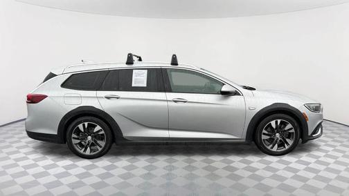 2018 Buick Regal TourX Essence